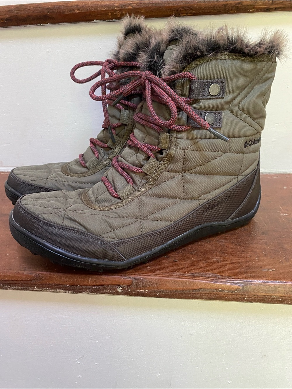 Columbia Olive Green Quilted Lace-Up Boot with Faux Fur Collar, Size 9